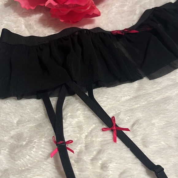 NWT BETSEY JOHNSON GARTER SIZE SMALL/MEDIUM - Picture 4 of 6